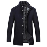 Casaco Trench Coat Masculino de Lã Grife Romenzi RZ129 em lã premium, com design britânico elegante e colete removível para maior versatilidade.