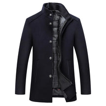 Casaco Trench Coat Masculino de Lã Grife Romenzi RZ129 em lã premium, com design britânico elegante e colete removível para maior versatilidade.