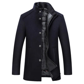Casaco Trench Coat Masculino de Lã Grife Romenzi RZ129 em lã premium, com design britânico elegante e colete removível para maior versatilidade.