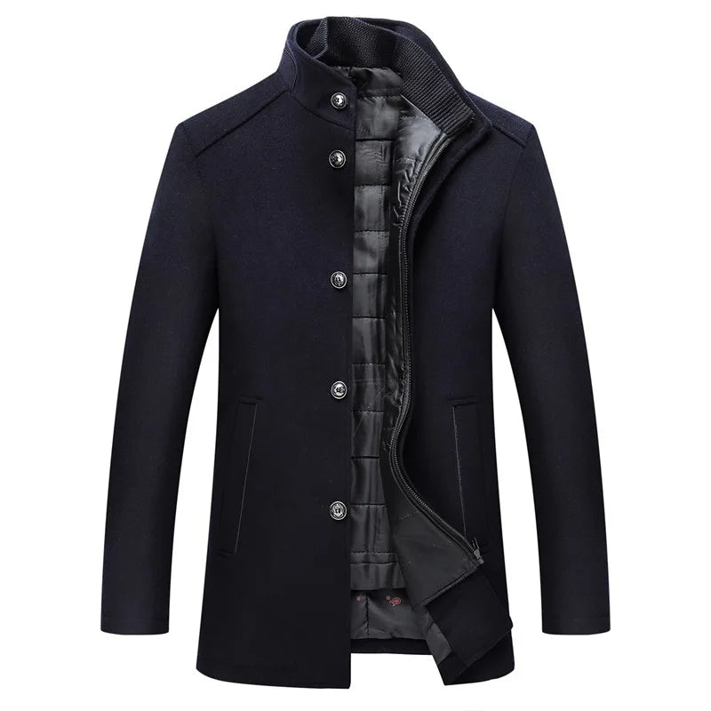Casaco Trench Coat Masculino de Lã Grife Romenzi RZ129 em lã premium, com design britânico elegante e colete removível para maior versatilidade.