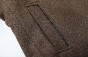 Casaco Trench Coat Masculino de Lã Grife Romenzi RZ129 em lã premium, com design britânico elegante e colete removível para maior versatilidade.