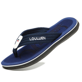 Chinelo Masculino Comfort Louluen Romenzi RZ903 em detalhe, calçado leve e resistente com palmilha em EVA e solado em borracha para máximo conforto.