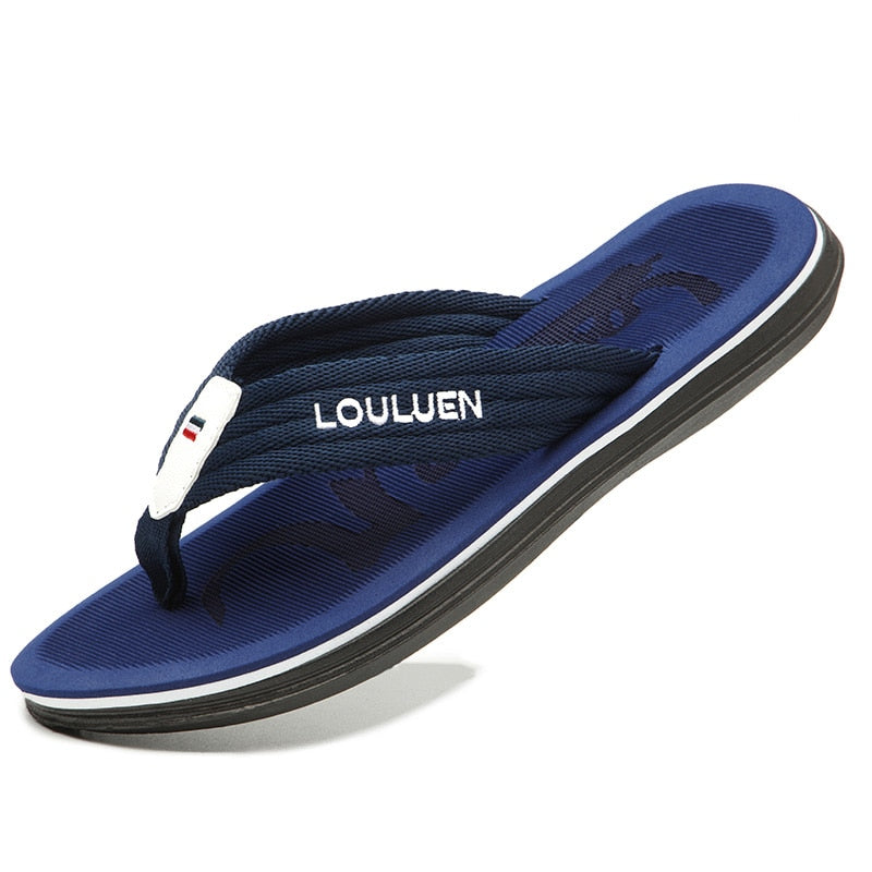 Chinelo Masculino Comfort Louluen Romenzi RZ903 em detalhe, calçado leve e resistente com palmilha em EVA e solado em borracha para máximo conforto.