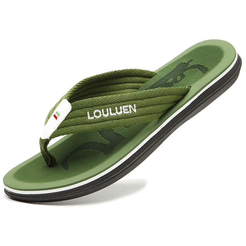 Chinelo Masculino Comfort Louluen Romenzi RZ903 em detalhe, calçado leve e resistente com palmilha em EVA e solado em borracha para máximo conforto.