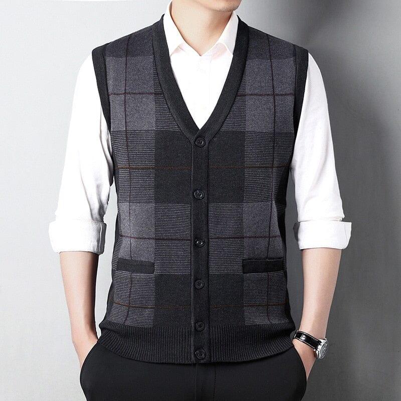Colete Masculino Com Botões Austin Romenzi RZ654 em detalhe, peça clássica elegante e resistente, ideal para compor produções casuais ou formais.