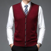 Colete Masculino de Lã com Botões Romenzi RZ655 em detalhe, peça elegante e resistente em lã premium, ideal para looks casuais ou formais sofisticados.