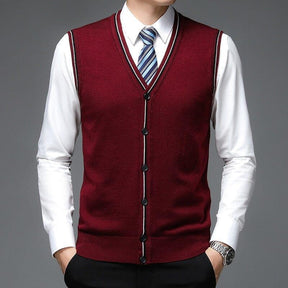 Colete Masculino de Lã com Botões Romenzi RZ655 em detalhe, peça elegante e resistente em lã premium, ideal para looks casuais ou formais sofisticados.