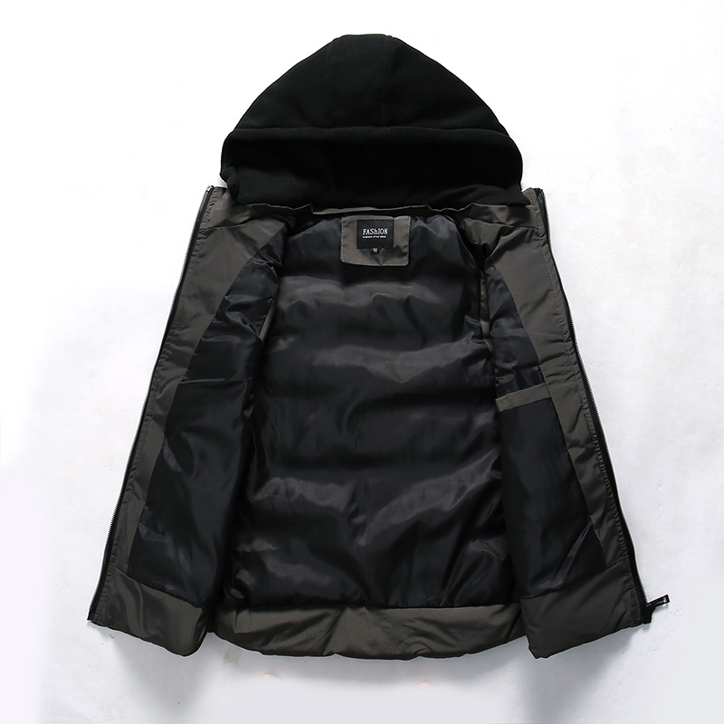 Colete Masculino Puffer Com Capuz Romenzi RZ659 em detalhe, peça acolchoada resistente e sofisticada, ideal para aquecer e compor visuais de inverno.