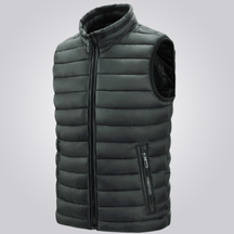Colete Masculino Puffer Romenzi RZ670 em detalhe, peça acolchoada resistente e sofisticada, ideal para aquecer com estilo em dias frios de até -6ºC.