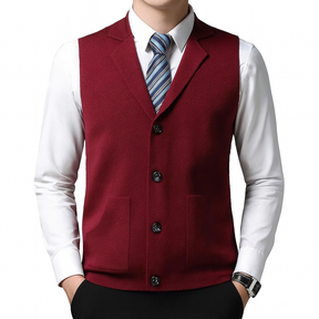 Colete Masculino Social Classic Romenzi RZ660 em detalhe, peça social sofisticada e resistente, ideal para compor visuais masculinos elegantes e formais.