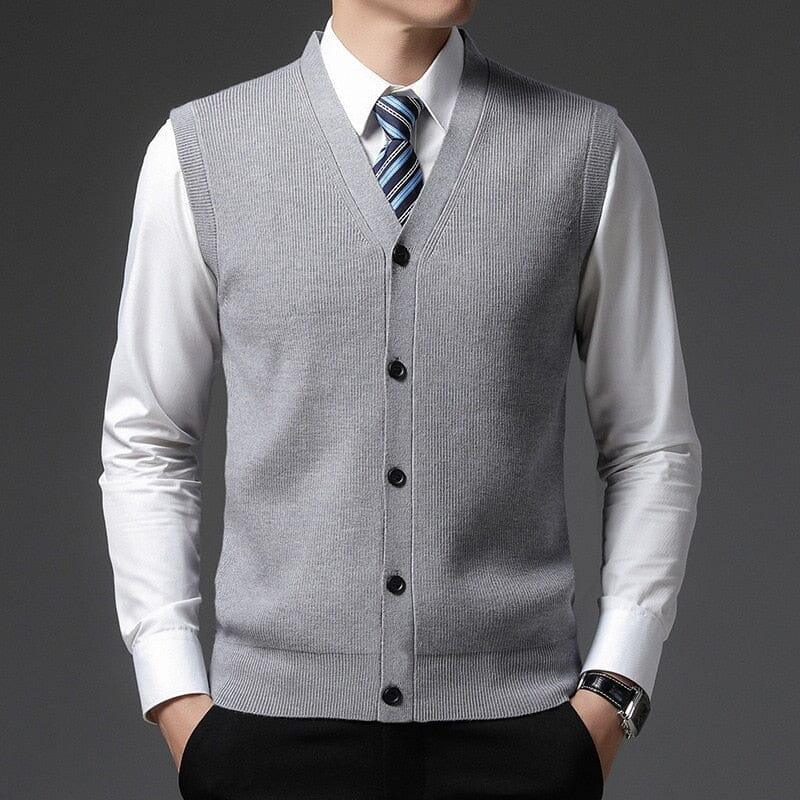 Colete Masculino Social England Romenzi RZ661 em detalhe, peça social sofisticada e resistente, ideal para compor looks masculinos formais com elegância.