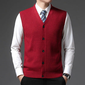 Colete Masculino Social England Romenzi RZ661 em detalhe, peça social sofisticada e resistente, ideal para compor looks masculinos formais com elegância.
