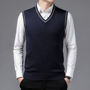 Colete Masculino Social Romenzi Essentials RZ662 em detalhe, peça social sofisticada e resistente, ideal para compor produções masculinas elegantes e formais.