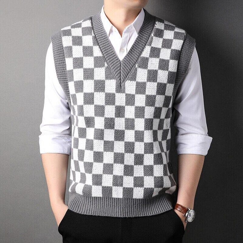 Colete Masculino Tricot Carlsen Romenzi RZ664 em detalhe, peça em tricot de alta qualidade com estampa xadrez, versátil e elegante para o dia a dia.