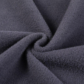 Colete Masculino Tricot de Lã Boston Romenzi RZ663 em detalhe, peça versátil em lã premium que une conforto, durabilidade e elegância em qualquer ocasião.
