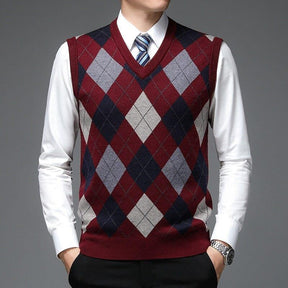 Colete Masculino Tricot Diamond Romenzi RZ665 em detalhe, peça sofisticada em tricot resistente e elegante, ideal para produções casuais ou sociais.