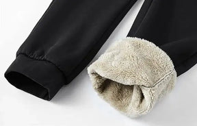 Conjunto Moletom Masculino Romenzi RZ101 com lã premium, design exclusivo e acabamento que oferece conforto e sofisticação para os dias frios.