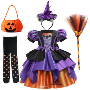 Fantasia Infantil Bruxa Abracadabra Halloween com vestido, vassoura, meia-calça, arquinho e bolsinha, perfeita para festas infantis e brincadeiras.