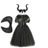 Fantasia Infantil Bruxa Obscura com vestido, asas e tiara, feita em algodão e nylon, ideal para festas infantis e brincadeiras cheias de imaginação.