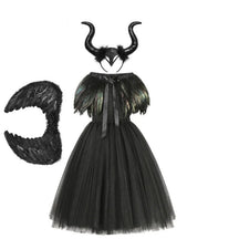 Fantasia Infantil Bruxa Obscura com vestido, asas e tiara, feita em algodão e nylon, ideal para festas infantis e brincadeiras cheias de imaginação.