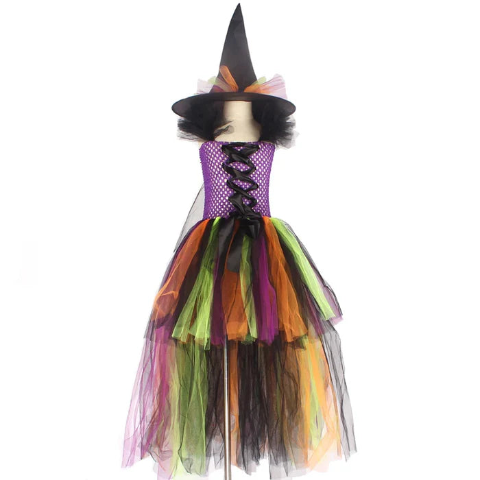 Fantasia Infantil Bruxinha Colorida com vestido e chapéu, feita em tule, voil e nylon, ideal para festas infantis, Halloween e brincadeiras mágicas.