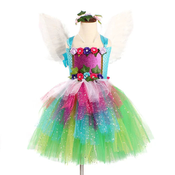 Fantasia Infantil Fada Arco-Íris com vestido, asas e acessório de cabelo, ideal para festas e brincadeiras mágicas com conforto e estilo.