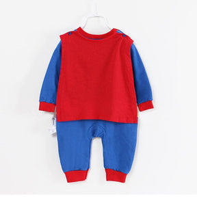 Fantasia Infantil Herói Azul e Vermelho com Capa feita em algodão, ideal para festas infantis e brincadeiras cheias de imaginação e aventura.