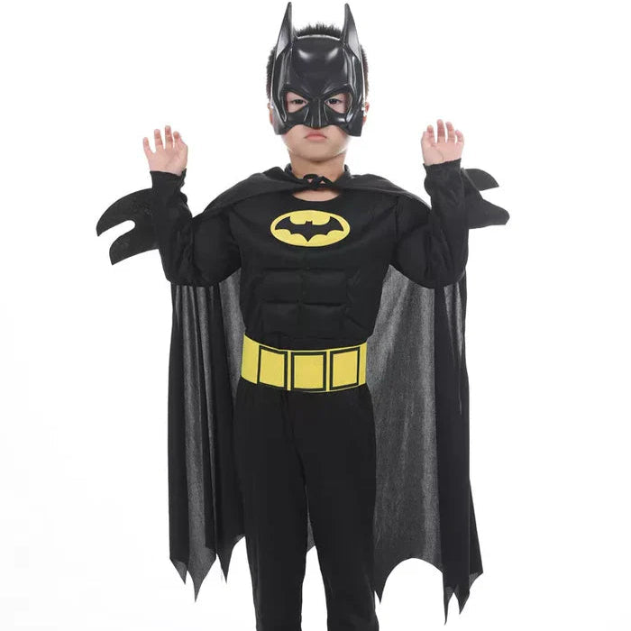 Fantasia Infantil Herói Morcego Preto com roupa, capa e máscara, feita em poliéster, ideal para festas infantis e brincadeiras cheias de ação.