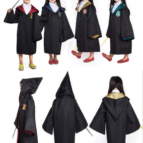 Fantasia Infantil Mago Bruxo Preto com Varinha em poliéster, ideal para festas infantis e brincadeiras mágicas cheias de imaginação.