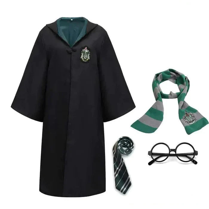 Fantasia Infantil Mago Bruxo Preto com Varinha em poliéster, ideal para festas infantis e brincadeiras mágicas cheias de imaginação.