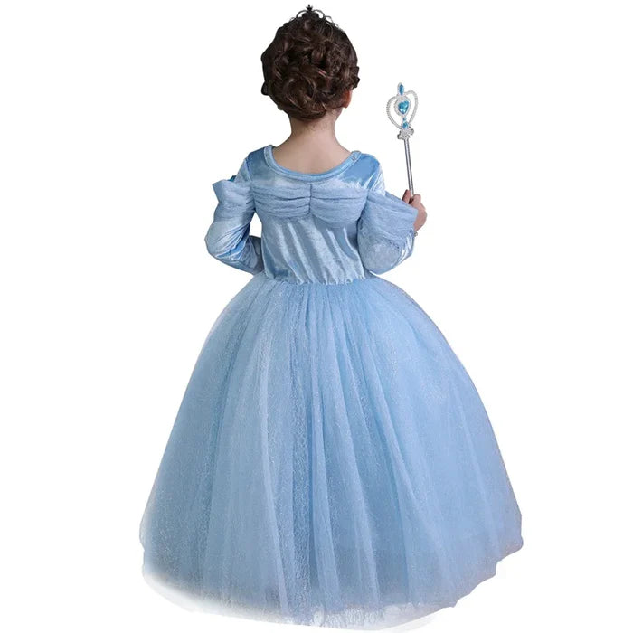 Fantasia Infantil Vestido Princesa Azul de Baile com vestido, varinha, luva e coroa em poliéster e viscose, perfeita para festas e brincadeiras mágicas.