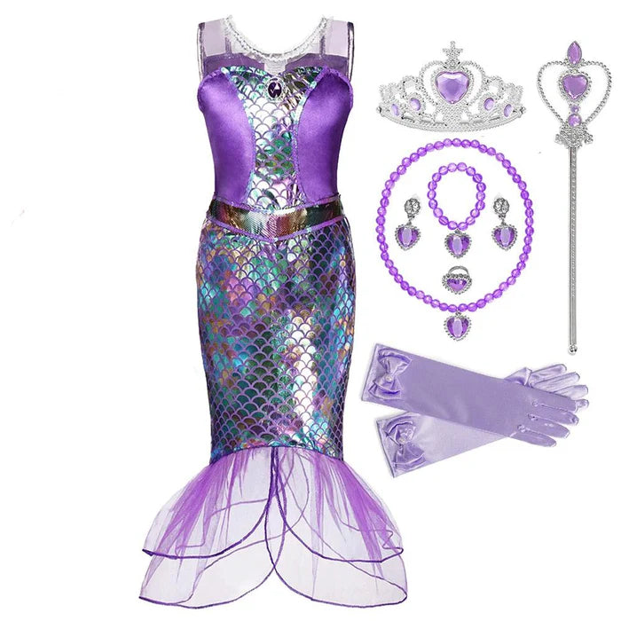 Fantasia Infantil Princesa Sereia Verde e Roxa com vestido, coroa, varinha, luvas e joias, ideal para festas infantis e brincadeiras mágicas.