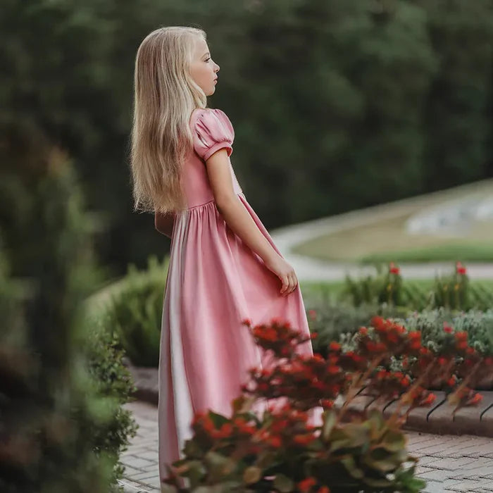 Fantasia Infantil Vestido Princesa Rosa Encantada feita em poliéster, malha e algodão, ideal para festas infantis e brincadeiras mágicas.
