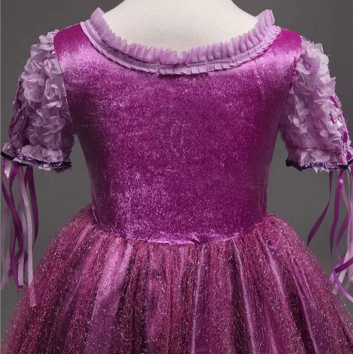 Fantasia Infantil Vestido Princesa Roxa de Festa em voil, malha e algodão, ideal para festas infantis e brincadeiras cheias de imaginação.