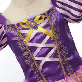 Fantasia Infantil Vestido Princesa Roxa Encantada com vestido, coroa, luvas, varinha e cabelo, feita em malha, algodão e poliéster, perfeita para festas infantis.