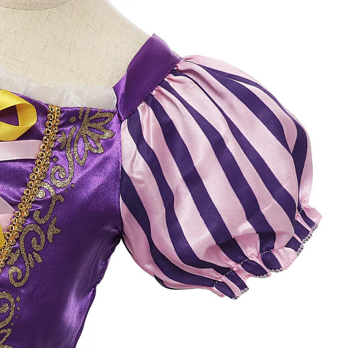 Fantasia Infantil Vestido Princesa Roxa Encantada com vestido, coroa, luvas, varinha e cabelo, feita em malha, algodão e poliéster, perfeita para festas infantis.