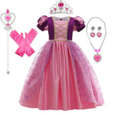 Fantasia Infantil Vestido Princesa Roxa Luxo com vestido, coroa, varinha, luva, colar e brinco, feita em poliéster, algodão e renda.