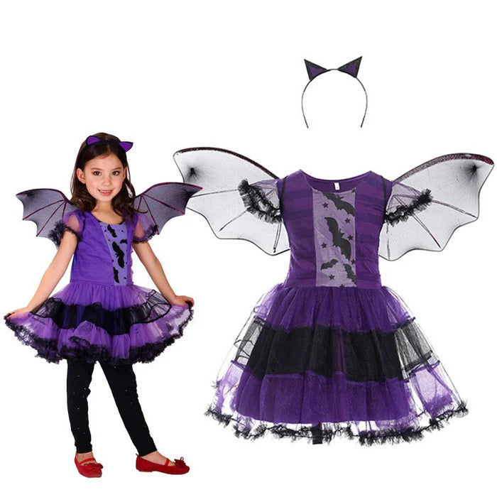 Fantasia Infantil Vestido Vampira Roxa Encantada com vestido, capa e arquinho em malha e poliéster, perfeita para festas, brincadeiras e aventuras.