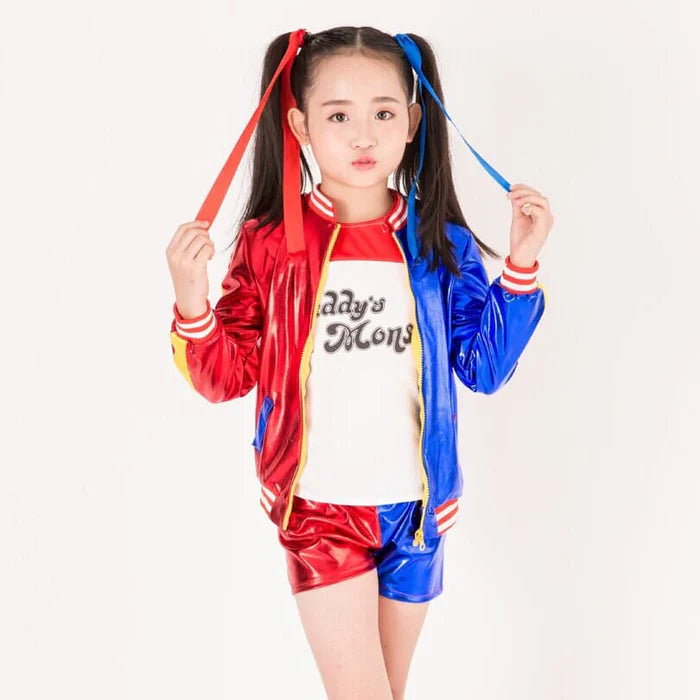 Fantasia Infantil Vilã Colorida Encantada com camiseta, short, jaqueta, luvas e cabelo, feita em poliéster, ideal para festas e brincadeiras infantis.