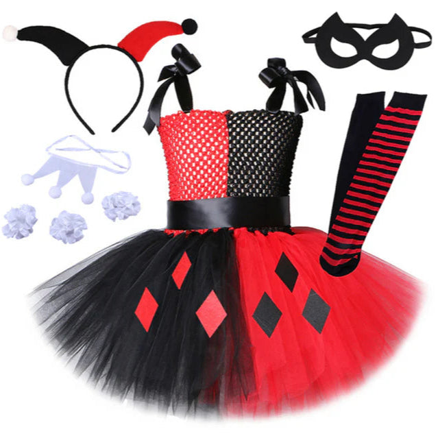 Fantasia Infantil Vilã Vermelha e Preta com vestido, arquinho, colar, pulseira e meia-calça, ideal para festas infantis e brincadeiras mágicas.