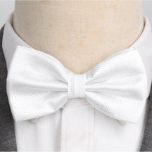 Gravata Borboleta Romenzi RZ453 com design elegante, acabamento premium e caimento perfeito para ocasiões especiais e looks sofisticados.