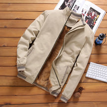 Jaqueta Casual Masculina Romenzi RZ154, confeccionada com materiais premium, costuras reforçadas e design sofisticado para versatilidade e conforto.