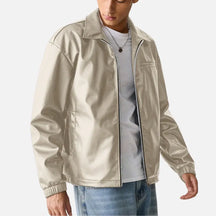 Jaqueta de Couro Masculina Romenzi RZ028 com design slim fit e acabamento refinado, ideal para estilo e praticidade.