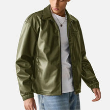 Jaqueta de Couro Masculina Romenzi RZ028 com design slim fit e acabamento refinado, ideal para estilo e praticidade.