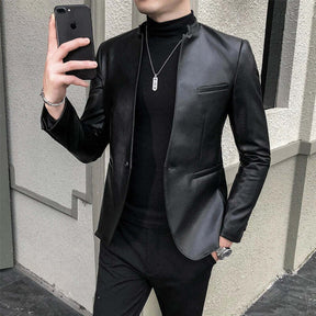 Jaqueta de Couro Masculina Romenzi RZ150 com design clássico, couro premium e costuras reforçadas para um estilo sofisticado.