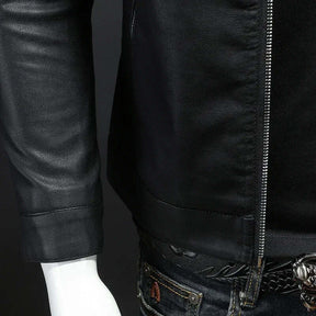 Jaqueta de Motociclista Masculina Romenzi RZ126 feita em poliéster resistente, com forro acolchoado, reforços de segurança e design moderno e estiloso.