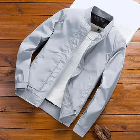 Jaqueta Impermeável Masculina Romenzi RZ173 com tecido resistente à água, isolamento térmico e design funcional para proteção e elegância.