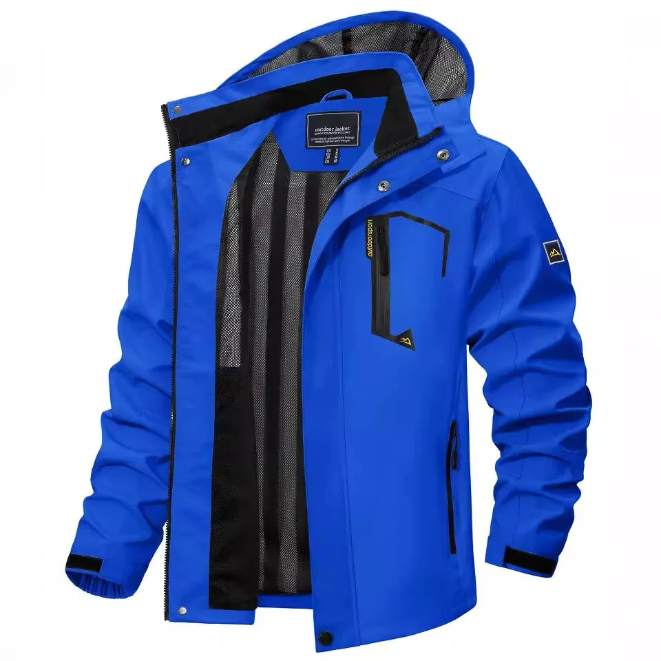Jaqueta Impermeável Masculina Romenzi RZ323 feita com materiais impermeáveis e respiráveis, design ergonômico e moderno. Ideal para dias chuvosos e ao ar livre.