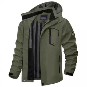 Jaqueta Impermeável Masculina Romenzi RZ323 feita com materiais impermeáveis e respiráveis, design ergonômico e moderno. Ideal para dias chuvosos e ao ar livre.