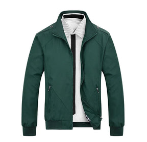Jaqueta Masculina Casual Outwear Romenzi RZ184 em tecido resistente, com forro acolchoado e estilo sofisticado.
